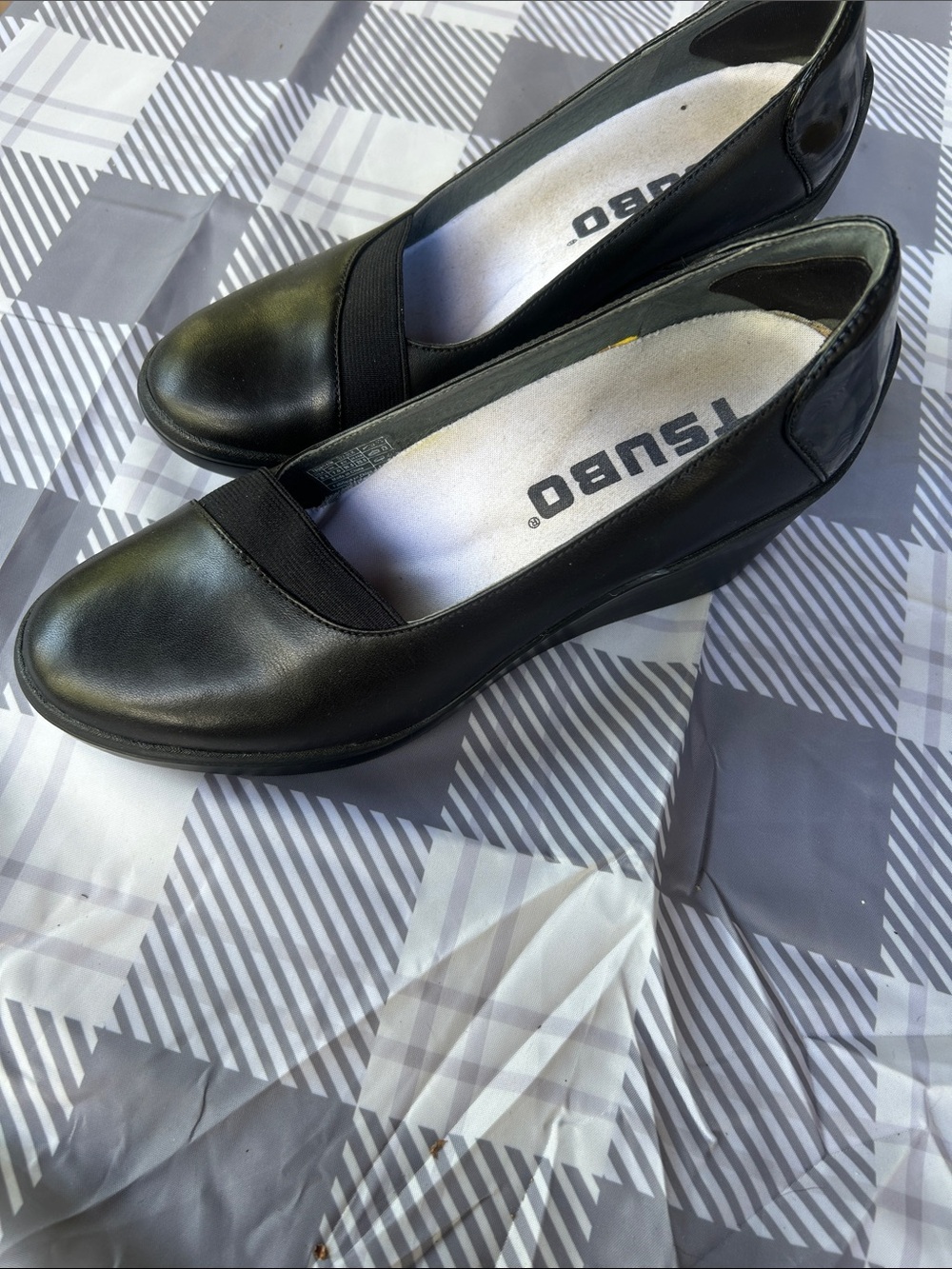 Tsubo Black Leather Slip-On Wedge Pumps